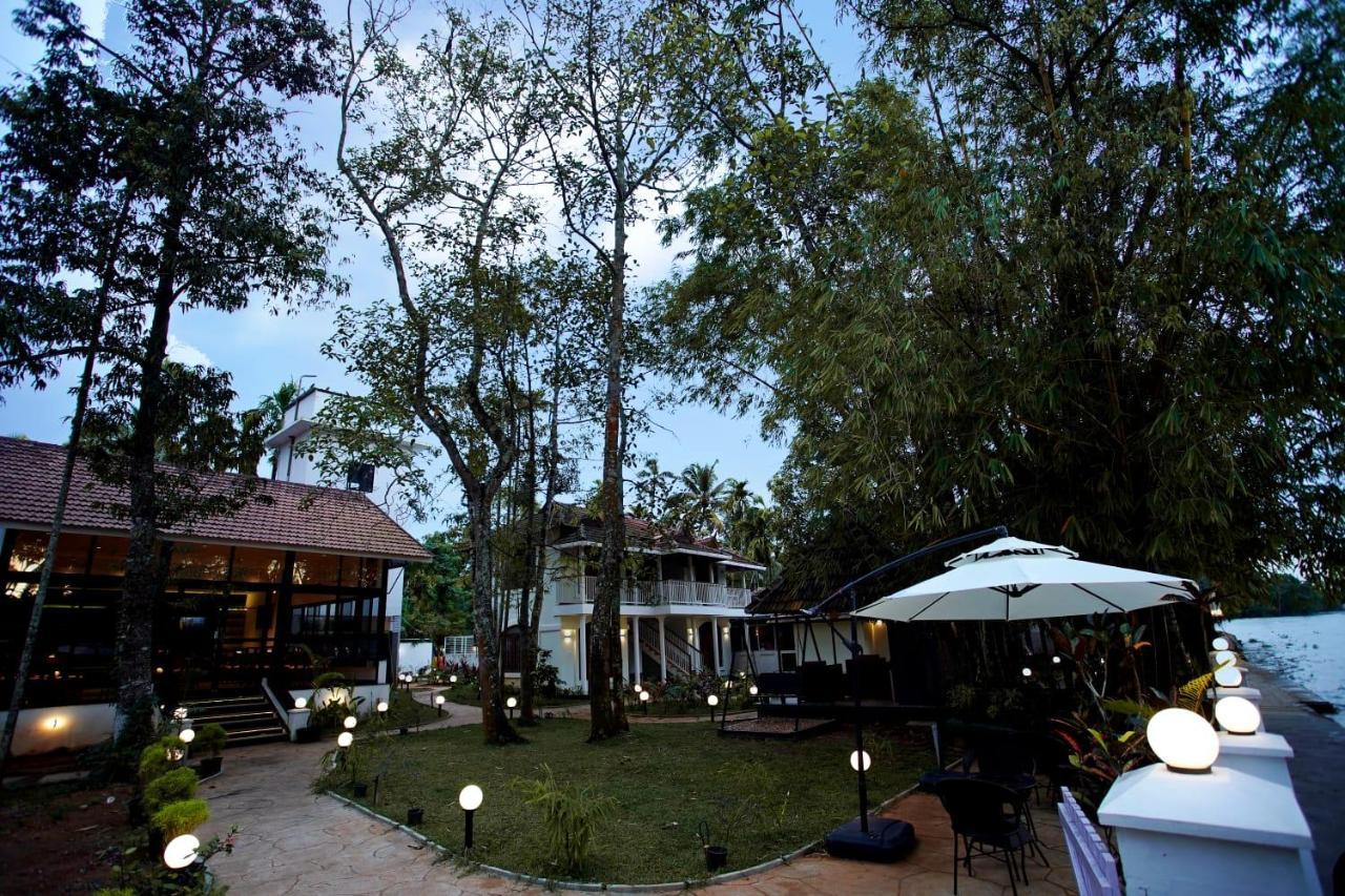 Bamboo Lagoon Backwater Front Resort Alappuzha Eksteriør bilde