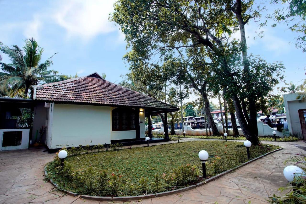 Bamboo Lagoon Backwater Front Resort Alappuzha Eksteriør bilde