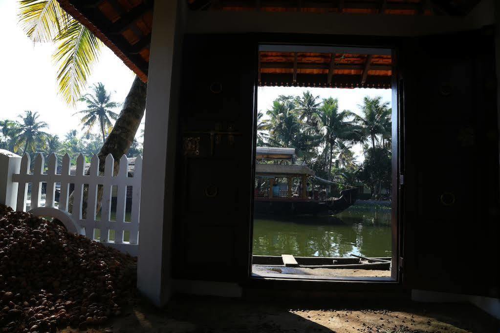 Bamboo Lagoon Backwater Front Resort Alappuzha Eksteriør bilde