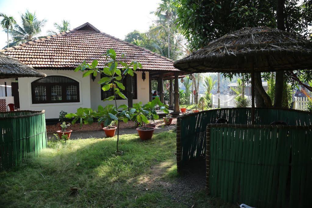 Bamboo Lagoon Backwater Front Resort Alappuzha Eksteriør bilde